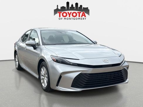 Used 2025 Toyota Camry LE w/ Convenience Package image 1