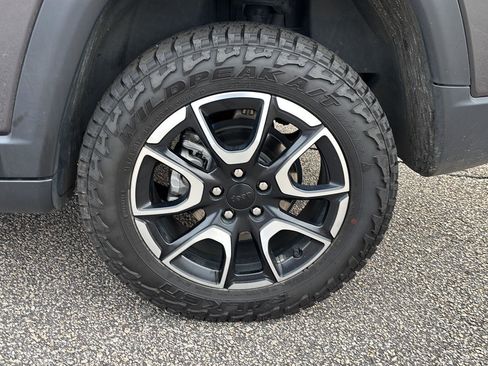 Used 2024 Jeep Compass Trailhawk image 6