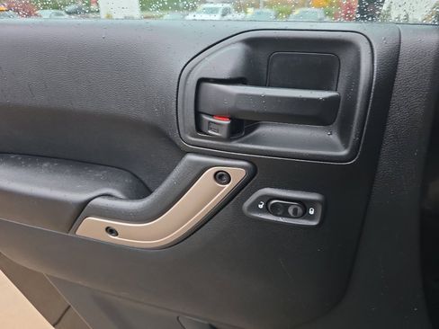 Used 2017 Jeep Wrangler Sahara image 21