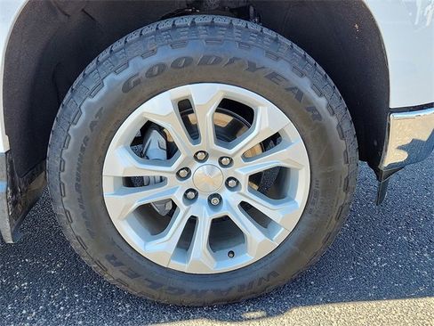 Certified 2022 Chevrolet Silverado 1500 LTZ w/ Z71 Off-Road Package image 7