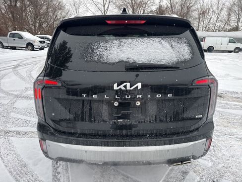 Used 2023 Kia Telluride EX w/ EX Captain's Chair Package image 5