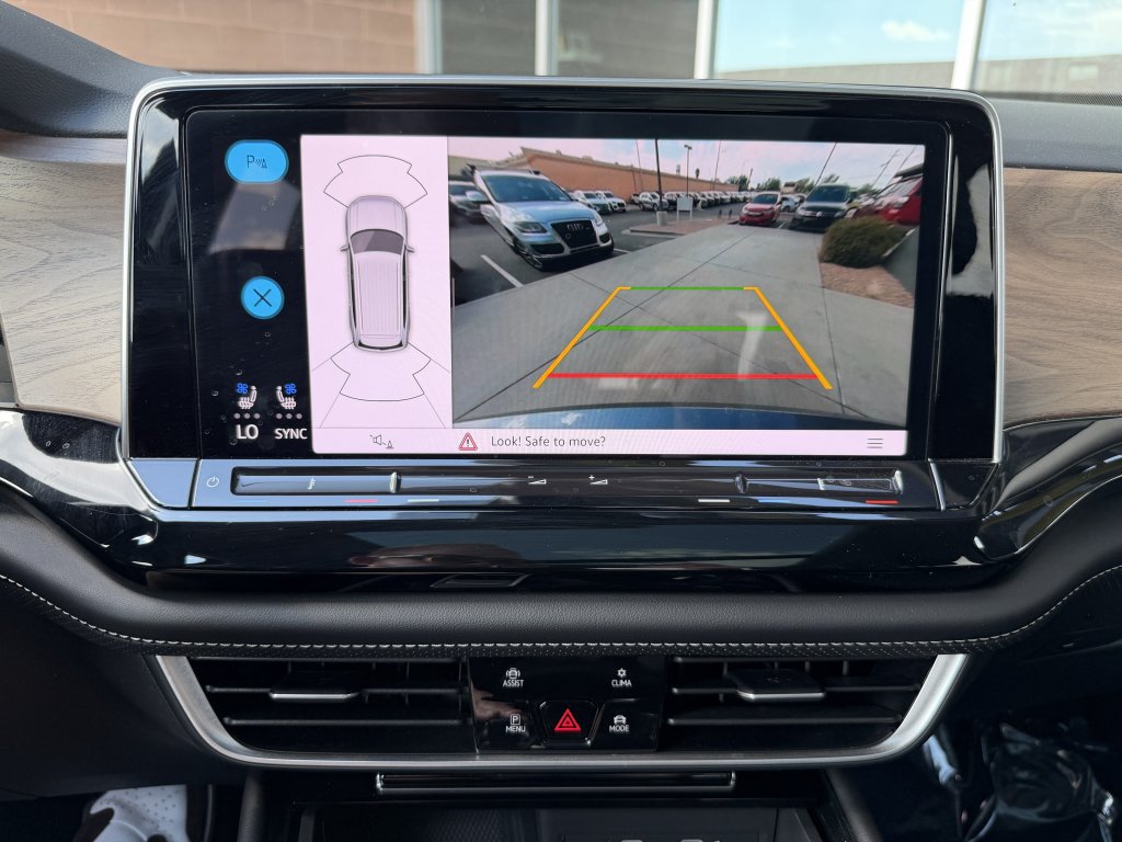 Used 2024 Volkswagen Atlas SE w/ Panoramic Sunroof Package FWD image 21