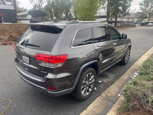 Used 2018 Jeep Grand Cherokee Limited image 4