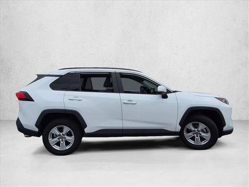 Used 2021 Toyota RAV4 XLE AWD/4WD image 4