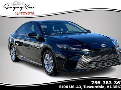 Used 2025 Toyota Camry LE image 1