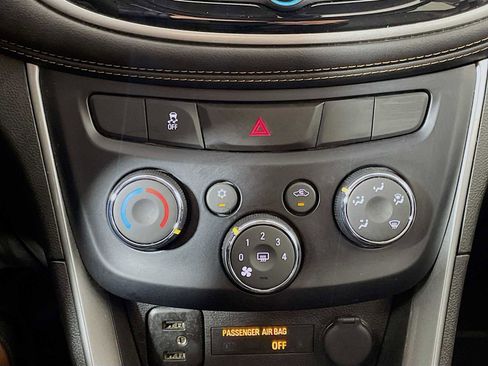 Used 2019 Chevrolet Trax LT w/ LT Convenience Package image 13