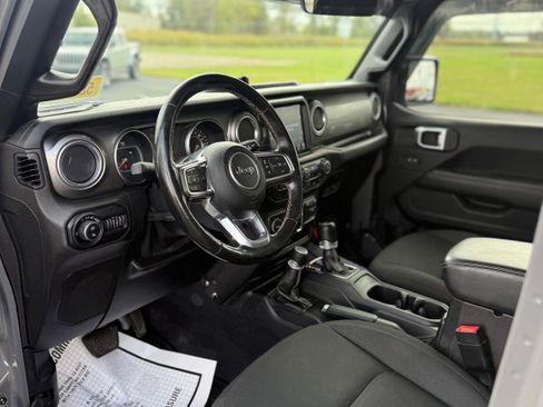 Used 2020 Jeep Gladiator Overland image 15