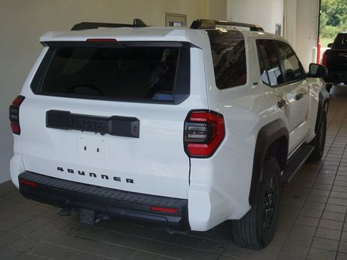 Used 2025 Toyota 4Runner SR5 AWD/4WD image 12