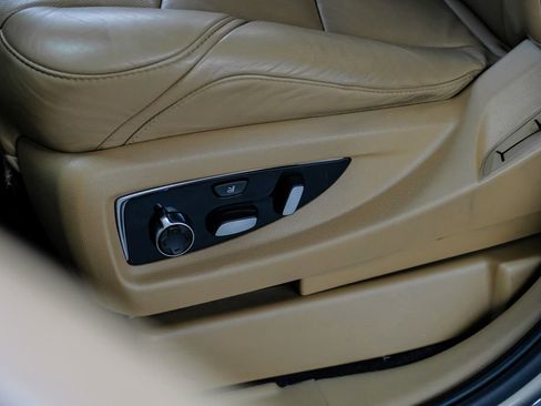 Used 2018 Cadillac Escalade ESV Platinum image 39