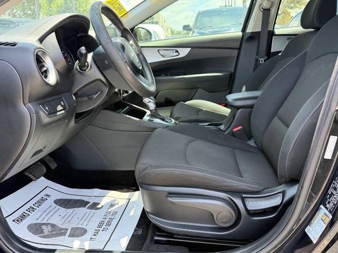 Used 2022 Kia Forte LXS FWD image 10