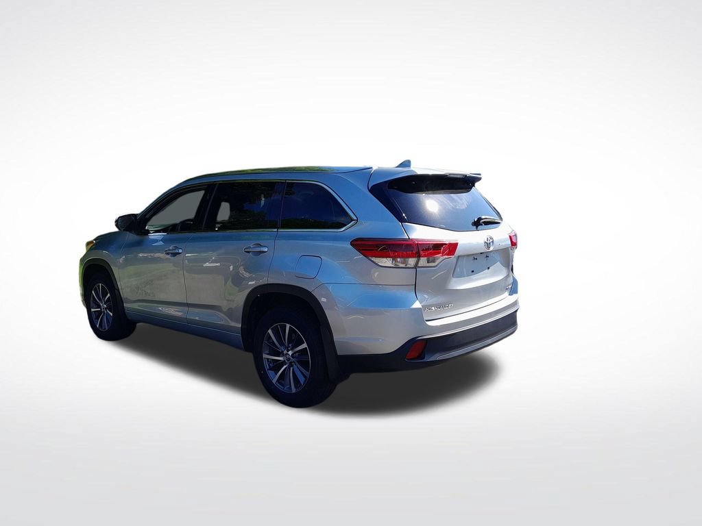 Used 2018 Toyota Highlander XLE AWD/4WD image 6