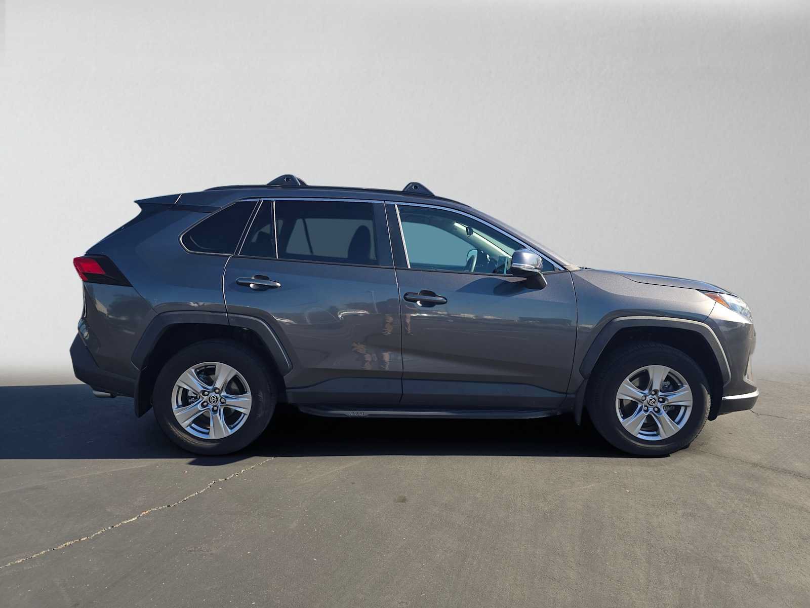 Used 2023 Toyota RAV4 XLE AWD/4WD image 2