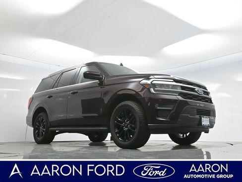 Used 2024 Ford Expedition XLT RWD image 3