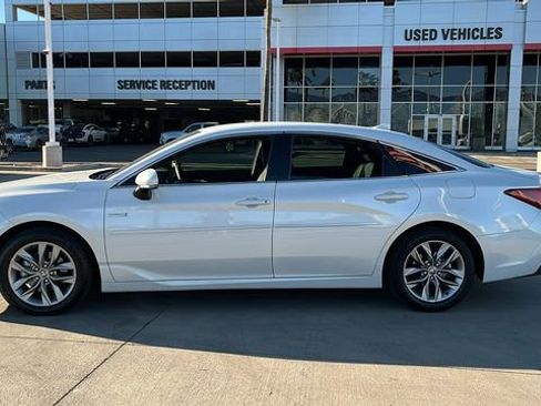 Used 2021 Toyota Avalon XLE image 3