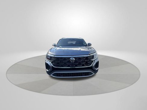 Used 2024 Volkswagen Atlas Cross Sport SE image 2