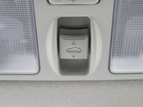 Used 2025 Hyundai Venue SEL FWD image 31