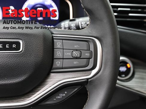 Used 2024 Jeep Wagoneer Series II AWD/4WD image 16