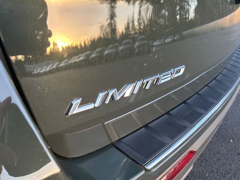 Used 2022 Ford Explorer Limited image 32