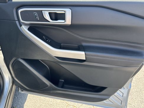 Used 2024 Ford Explorer XLT w/ Equipment Group 202A image 17