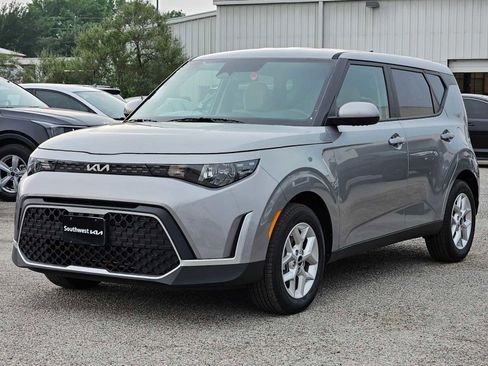 Certified 2025 Kia Soul LX FWD image 10