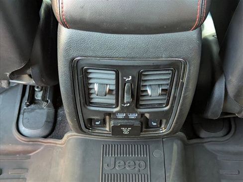 Used 2020 Jeep Grand Cherokee Trailhawk w/ Trailhawk Luxury Group AWD/4WD image 15