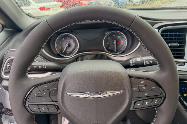 New 2026 Chrysler Pacifica Select FWD image 33