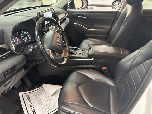 Used 2023 Toyota Highlander XLE image 17