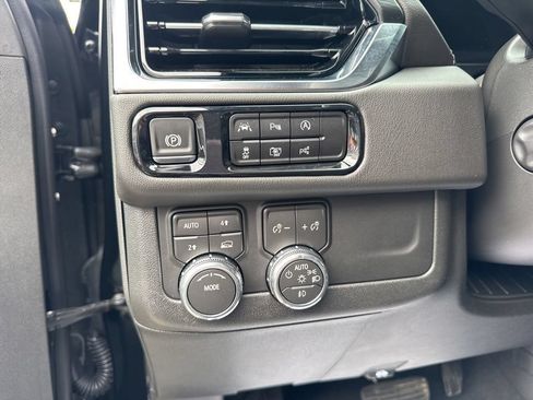 Used 2026 GMC Yukon Denali w/ Sun & Power Step Package AWD/4WD image 22
