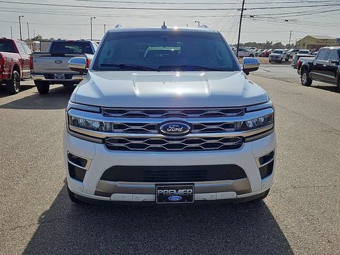 Used 2023 Ford Expedition Platinum RWD image 3