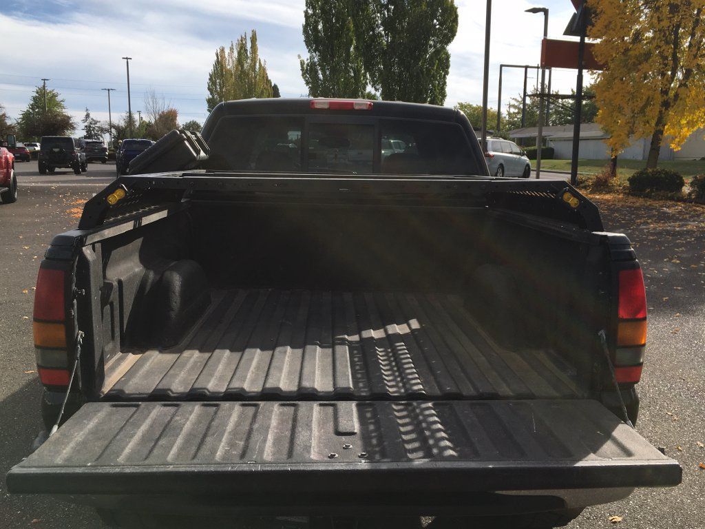 Used 2006 GMC Sierra 1500 SLE w/ Onstar Plus Package AWD/4WD image 6