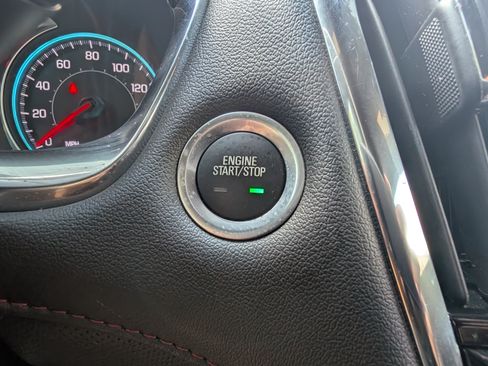Used 2023 Chevrolet Traverse RS FWD image 35