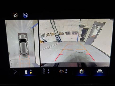 Used 2025 Chevrolet Equinox LT w/ Convenience Package II image 30