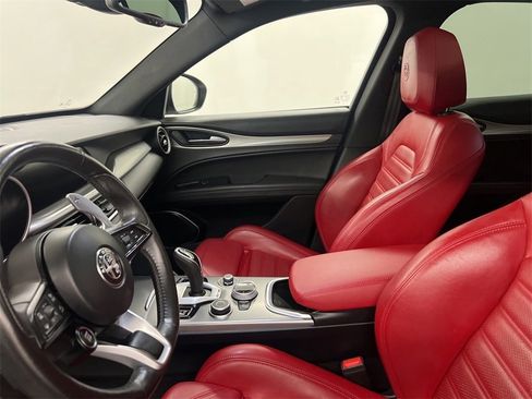 Used 2022 Alfa Romeo Stelvio Veloce image 16
