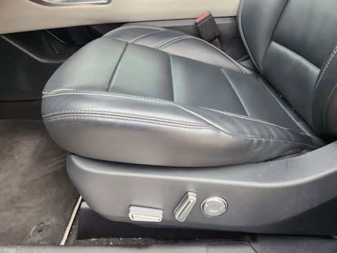 Used 2024 Lincoln Nautilus Premier image 28