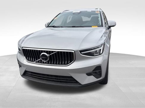 Used 2025 Volvo XC40 B5 Plus AWD/4WD image 5