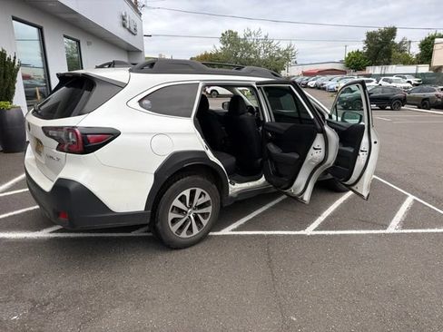 Used 2024 Subaru Outback Premium AWD/4WD image 10