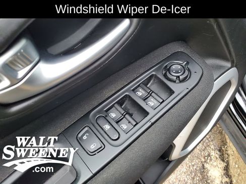 Used 2019 Jeep Renegade Latitude w/ Cold Weather Group image 15