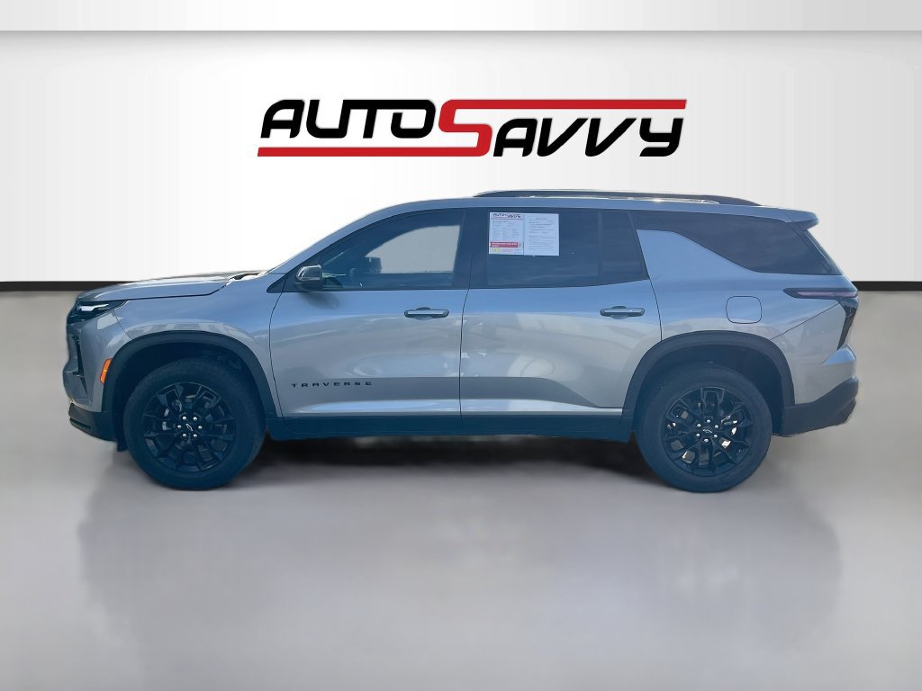 Used 2026 Chevrolet Traverse LT w/ Midnight/Sport Edition FWD image 4