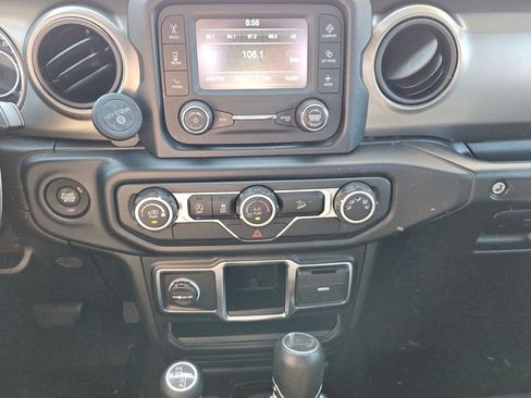 Used 2019 Jeep Wrangler Sport AWD/4WD image 16