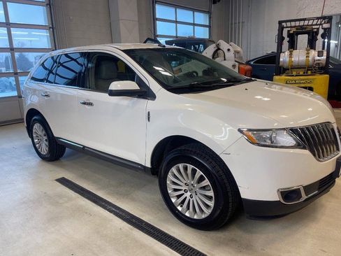 Used 2013 Lincoln MKX AWD image 2
