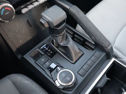 Used 2025 Toyota Tacoma SR5 AWD/4WD image 22