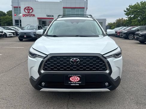 Used 2023 Toyota Corolla Cross XLE w/ Convenience Package AWD/4WD image 2