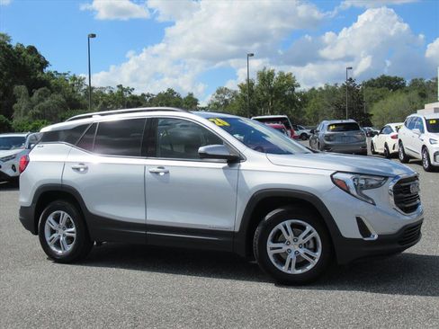 Used 2020 GMC Terrain SLE w/ Driver Convenience Package image 2