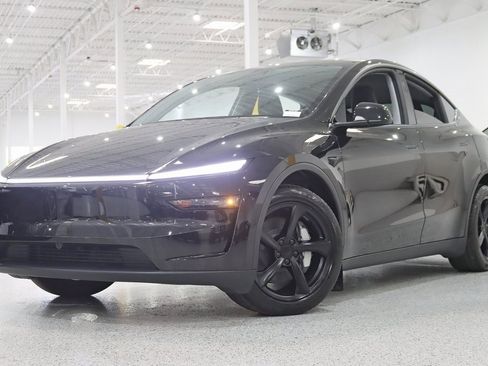 Used 2026 Tesla Model Y AWD image 6