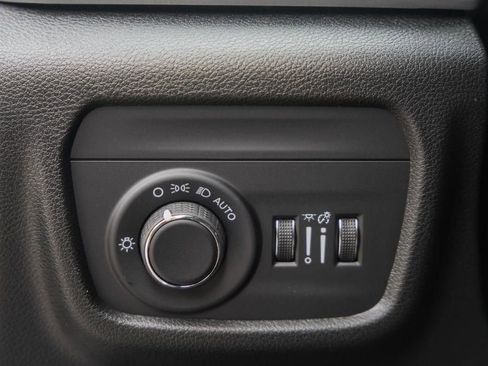 New 2025 Jeep Grand Cherokee Laredo X w/ Luxury Tech Group I image 32