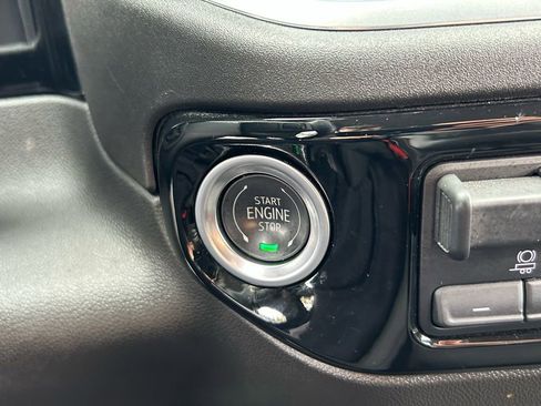 Used 2025 Chevrolet Silverado 2500 LT w/ Convenience Package image 24