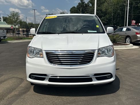 Used 2015 Chrysler Town & Country Touring FWD image 2
