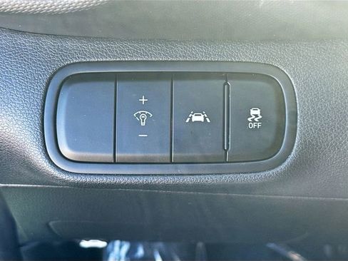 Used 2020 Hyundai Venue SEL FWD image 10