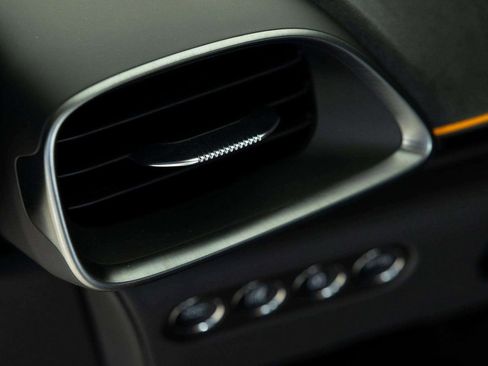 Used 2024 McLaren Artura image 24