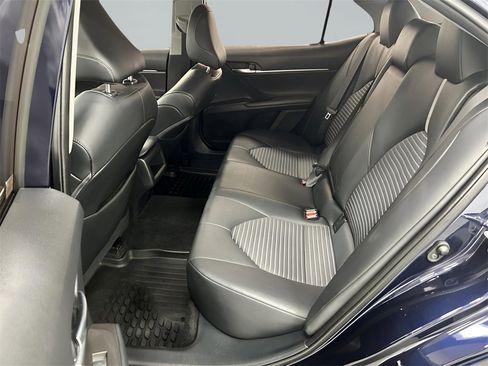 Used 2022 Toyota Camry SE image 10